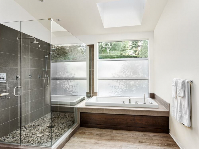 Rénovation d'une salle de bain avec une création de douche à l'italienne, La Rochelle, Ekidoma