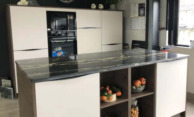 meuble en profondeur réduite coté des niches ouvertes,