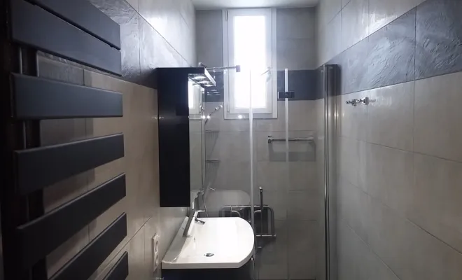réalisation d'une Salle de Bains trés étroite